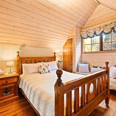 Arnica Views Summit Retreat Bed & Breakfast Mount Dandenong Exterior photo