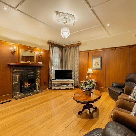 Arnica Views Summit Retreat Bed & Breakfast Mount Dandenong Exterior photo