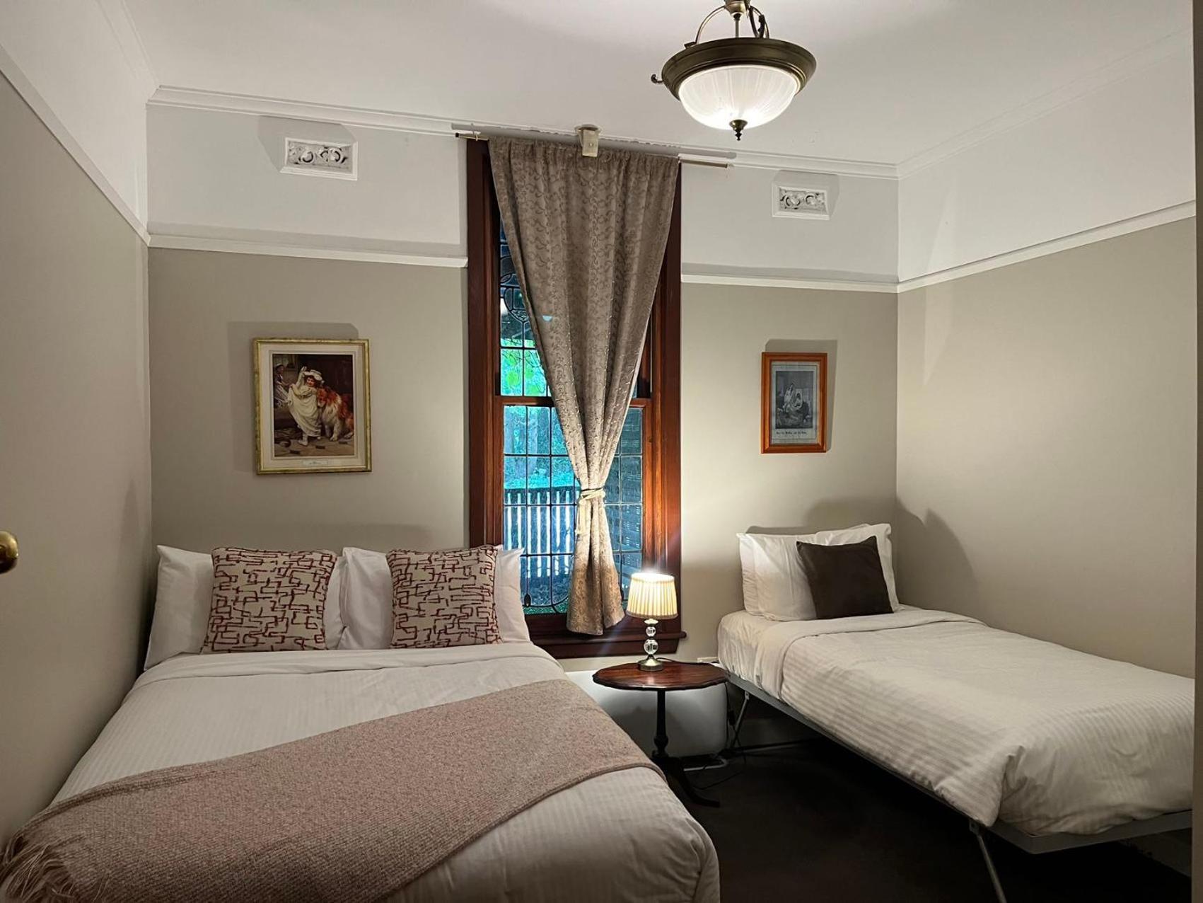 Arnica Views Summit Retreat Bed & Breakfast Mount Dandenong Exterior photo