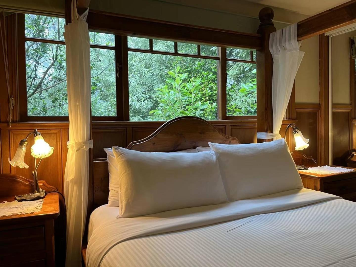 Arnica Views Summit Retreat Bed & Breakfast Mount Dandenong Exterior photo
