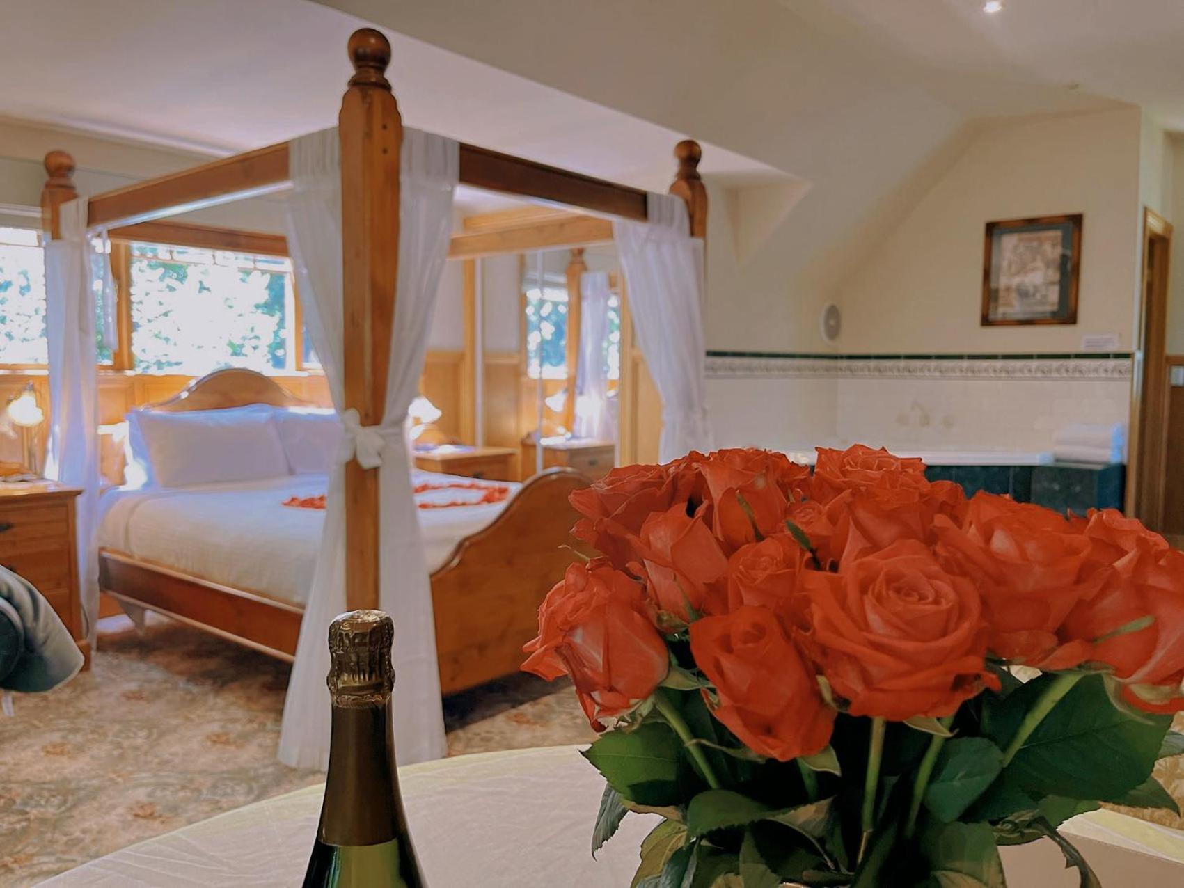 Arnica Views Summit Retreat Bed & Breakfast Mount Dandenong Exterior photo