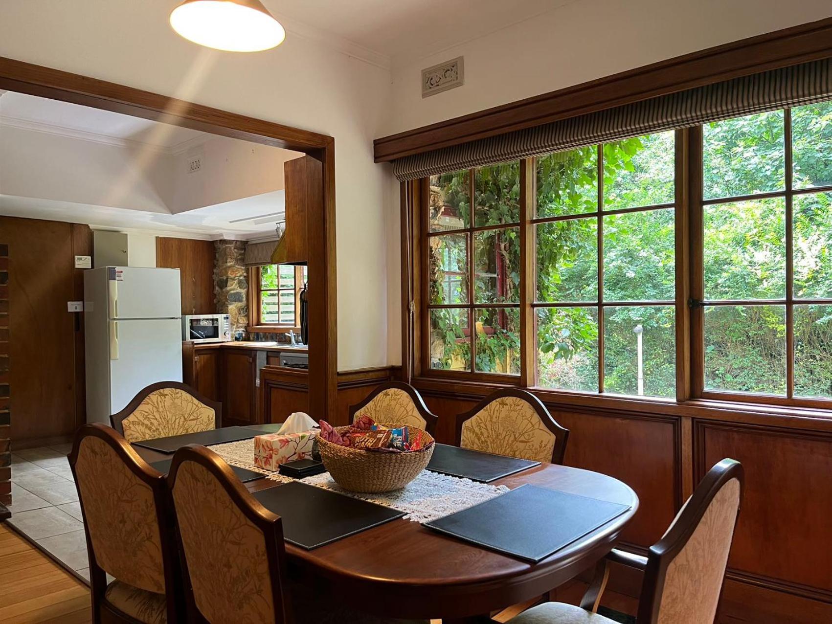 Arnica Views Summit Retreat Bed & Breakfast Mount Dandenong Exterior photo