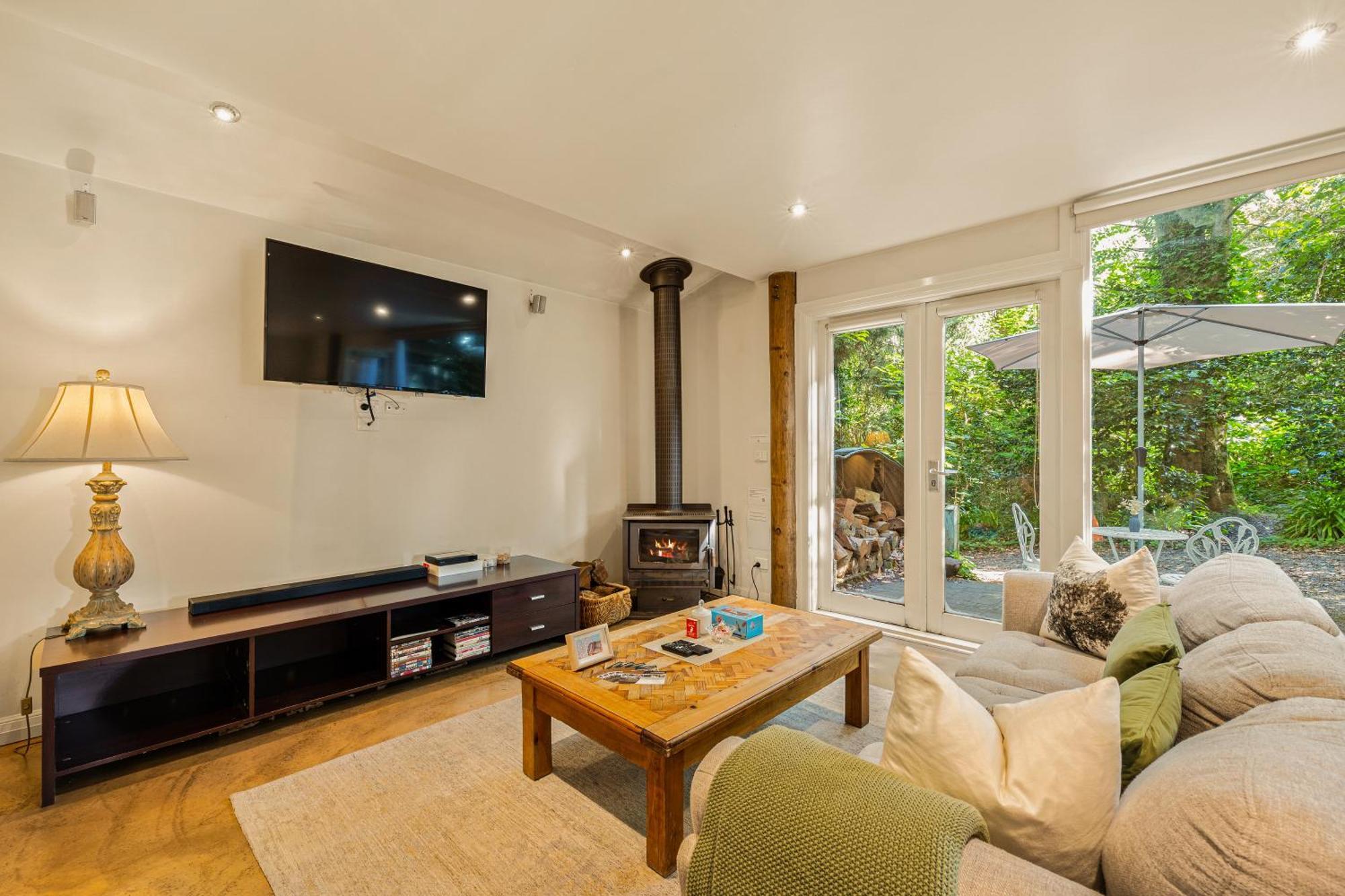 Arnica Views Summit Retreat Bed & Breakfast Mount Dandenong Exterior photo