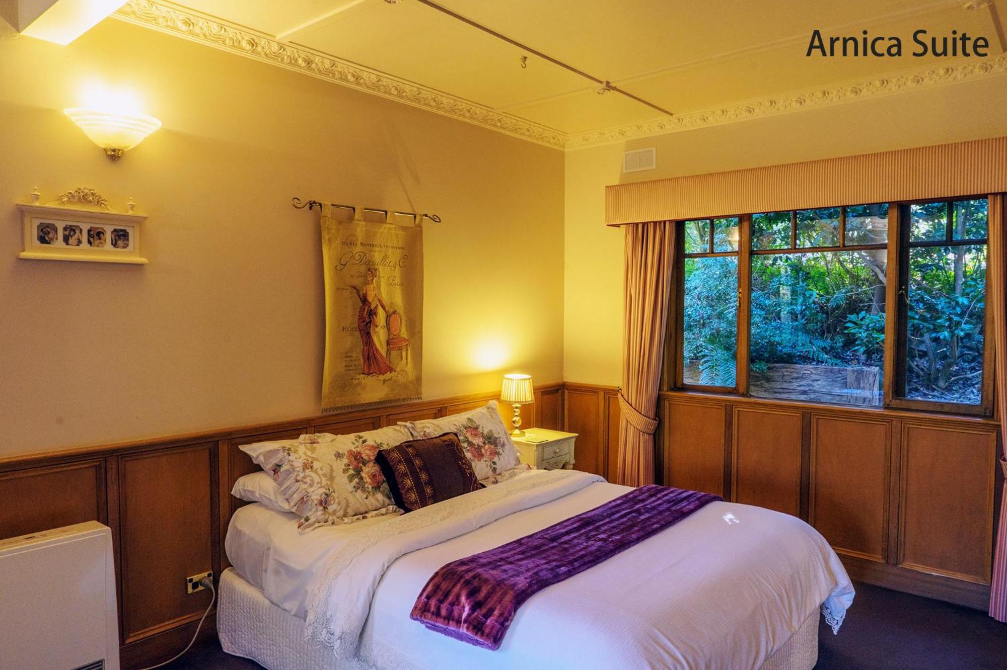 Arnica Views Summit Retreat Bed & Breakfast Mount Dandenong Room photo