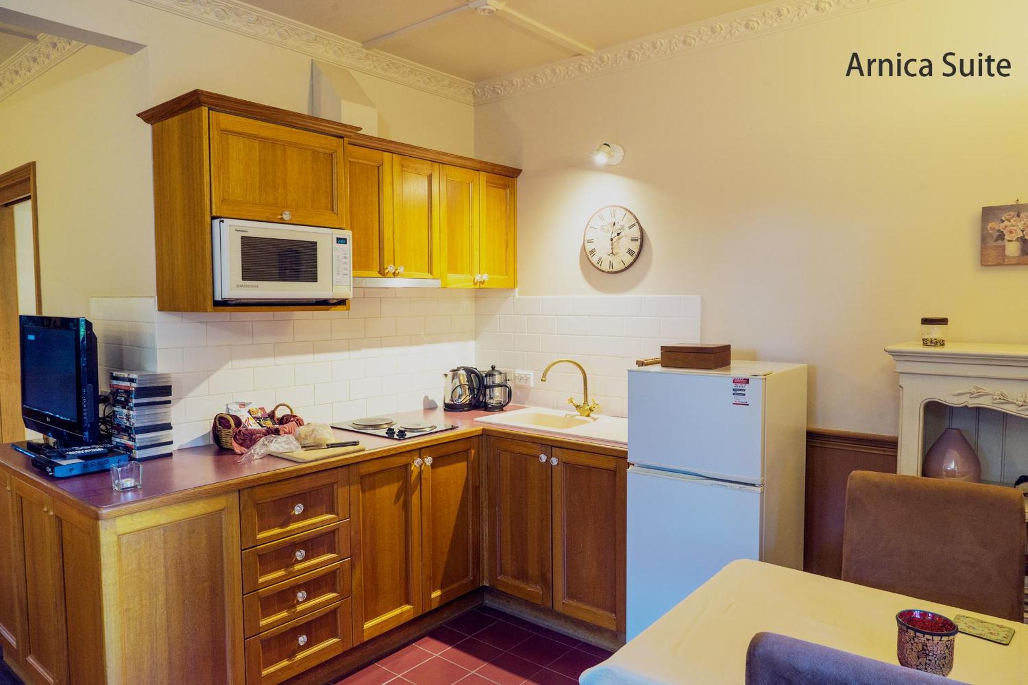 Arnica Views Summit Retreat Bed & Breakfast Mount Dandenong Room photo