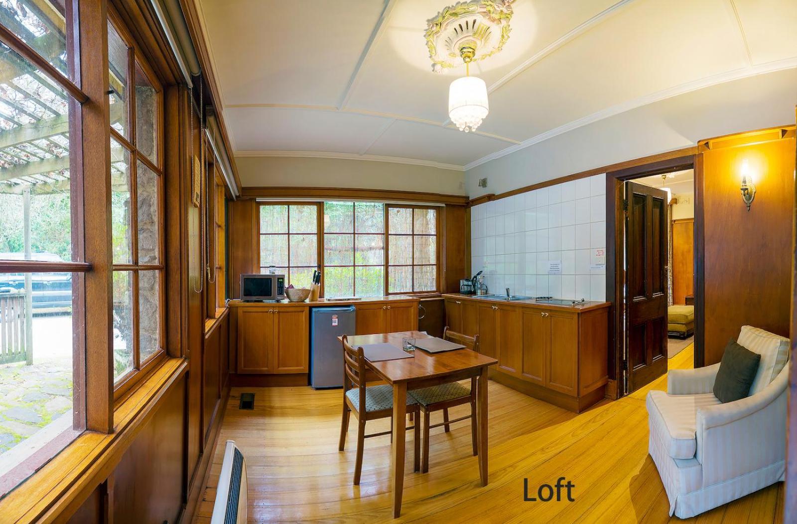 Arnica Views Summit Retreat Bed & Breakfast Mount Dandenong Room photo