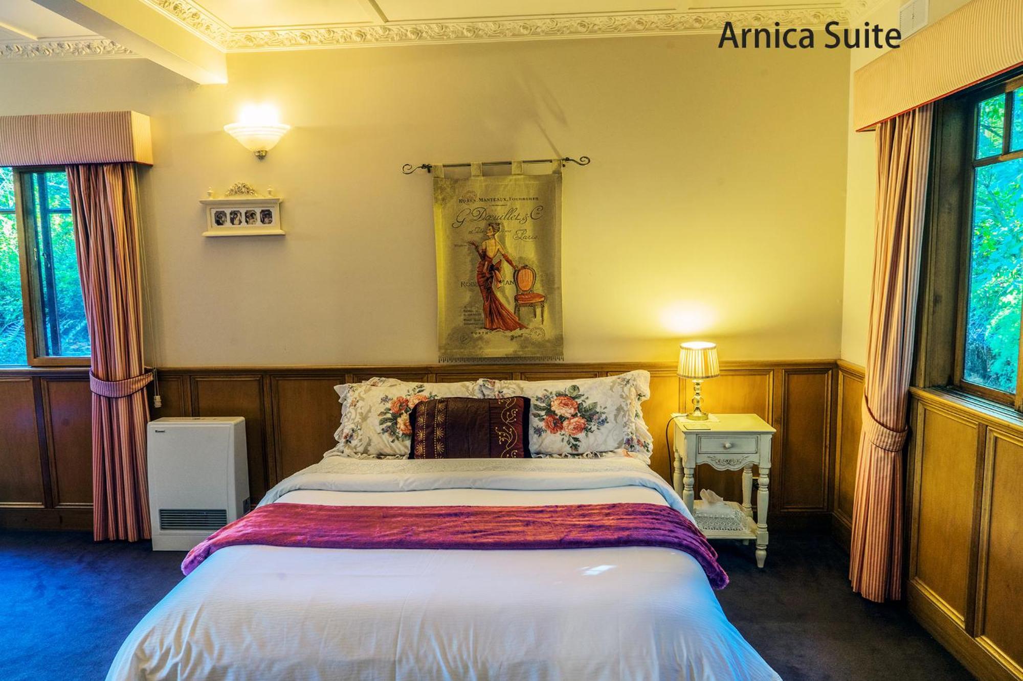 Arnica Views Summit Retreat Bed & Breakfast Mount Dandenong Room photo