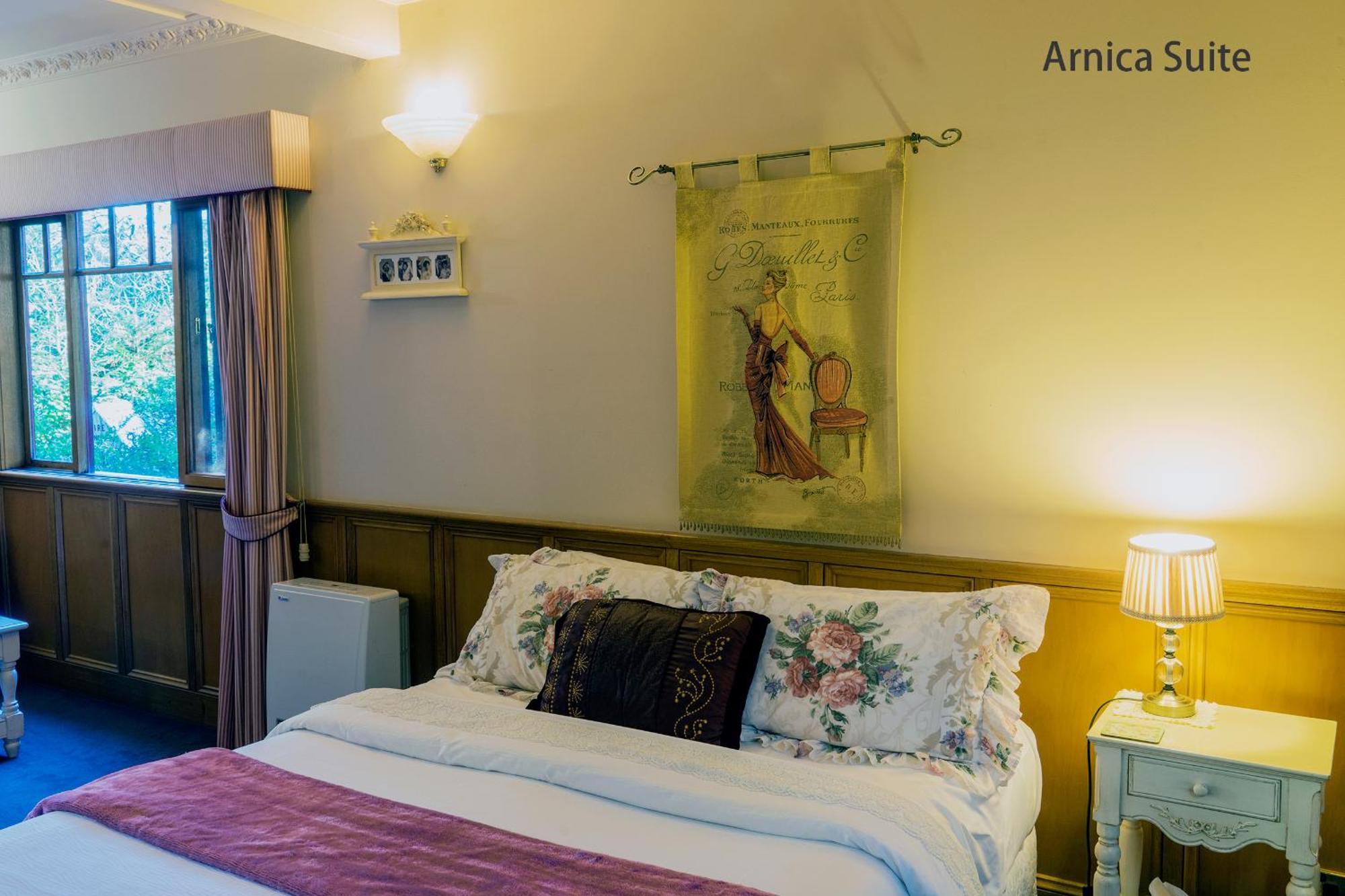 Arnica Views Summit Retreat Bed & Breakfast Mount Dandenong Room photo