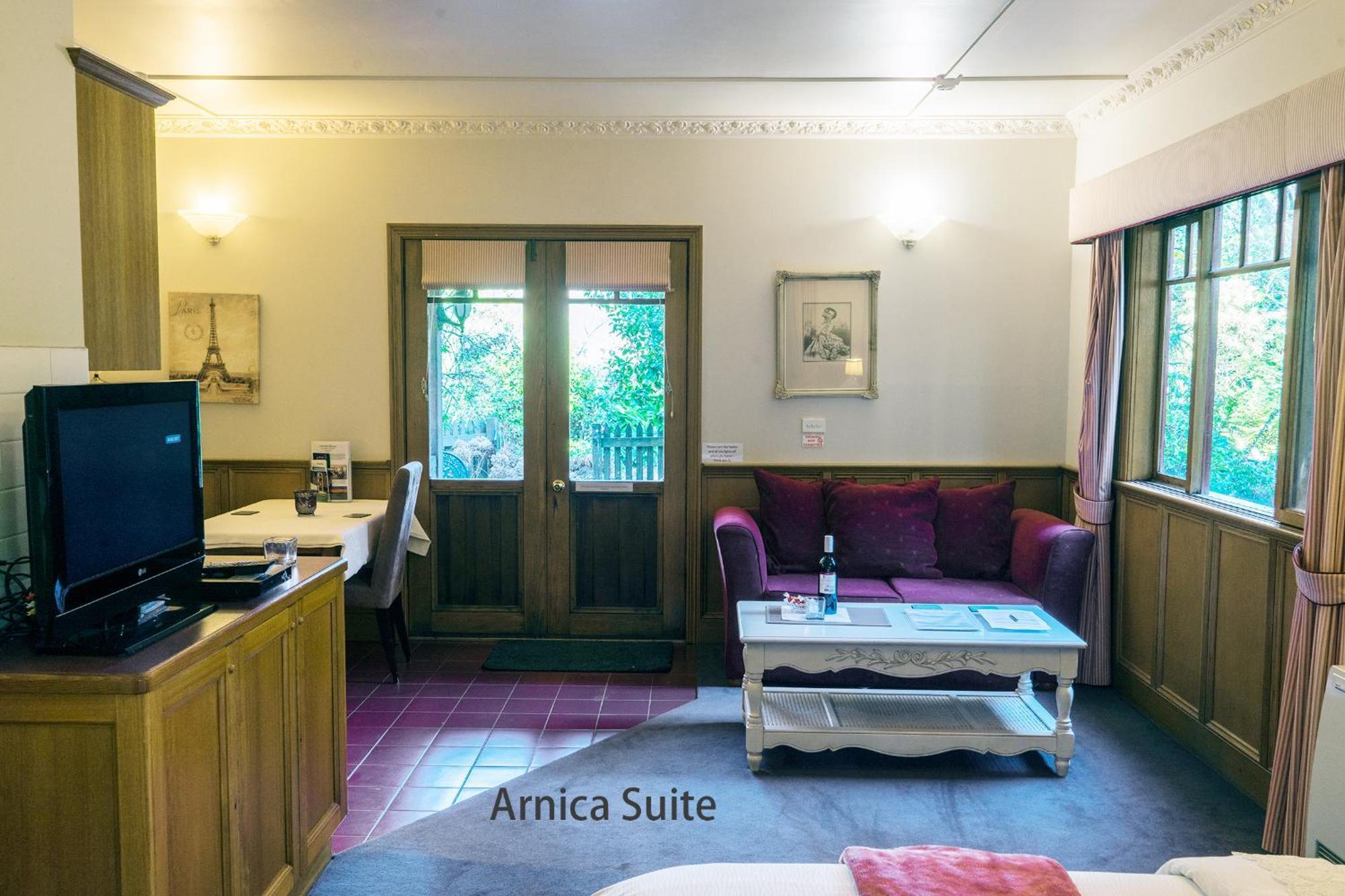 Arnica Views Summit Retreat Bed & Breakfast Mount Dandenong Room photo