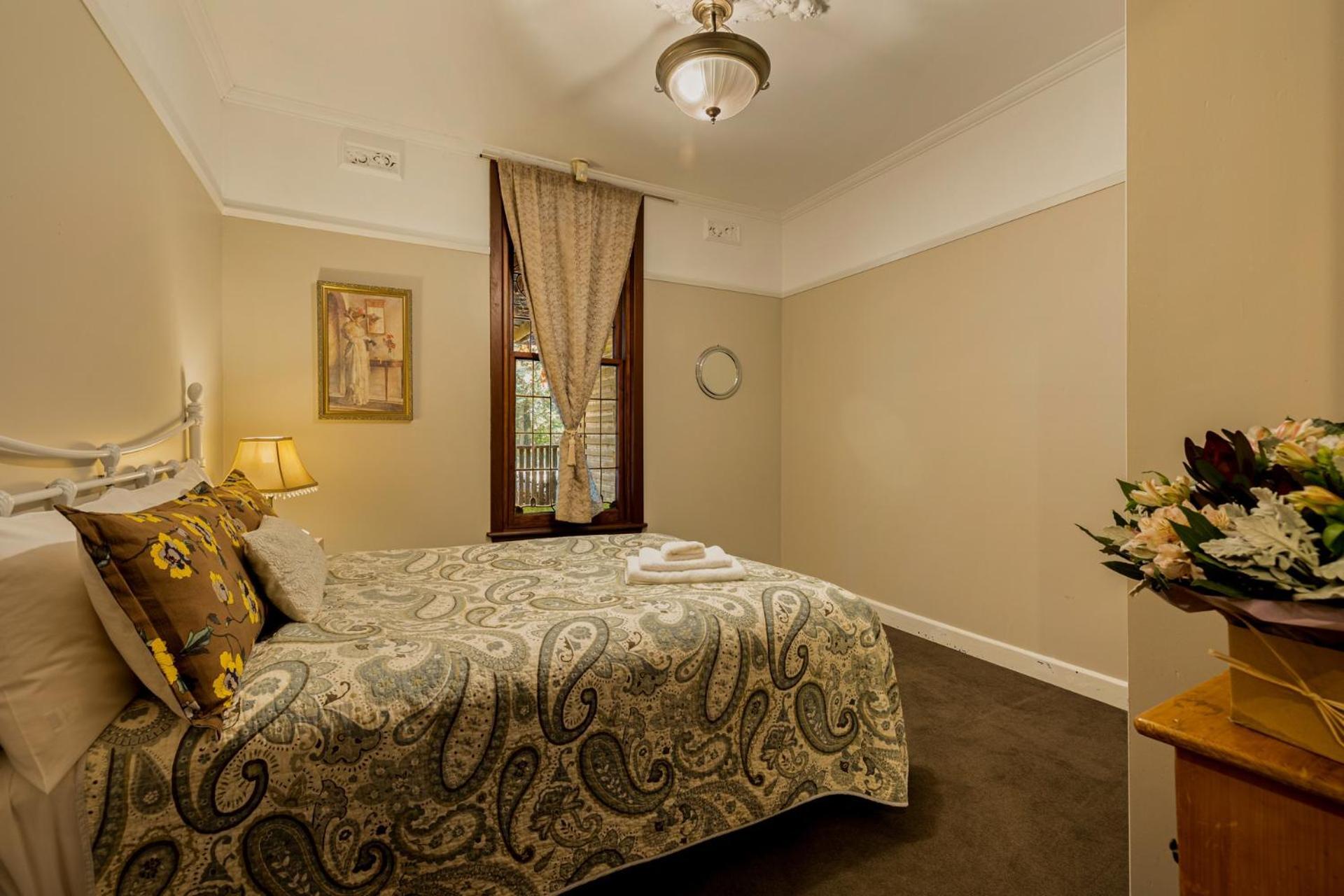 Arnica Views Summit Retreat Bed & Breakfast Mount Dandenong Exterior photo