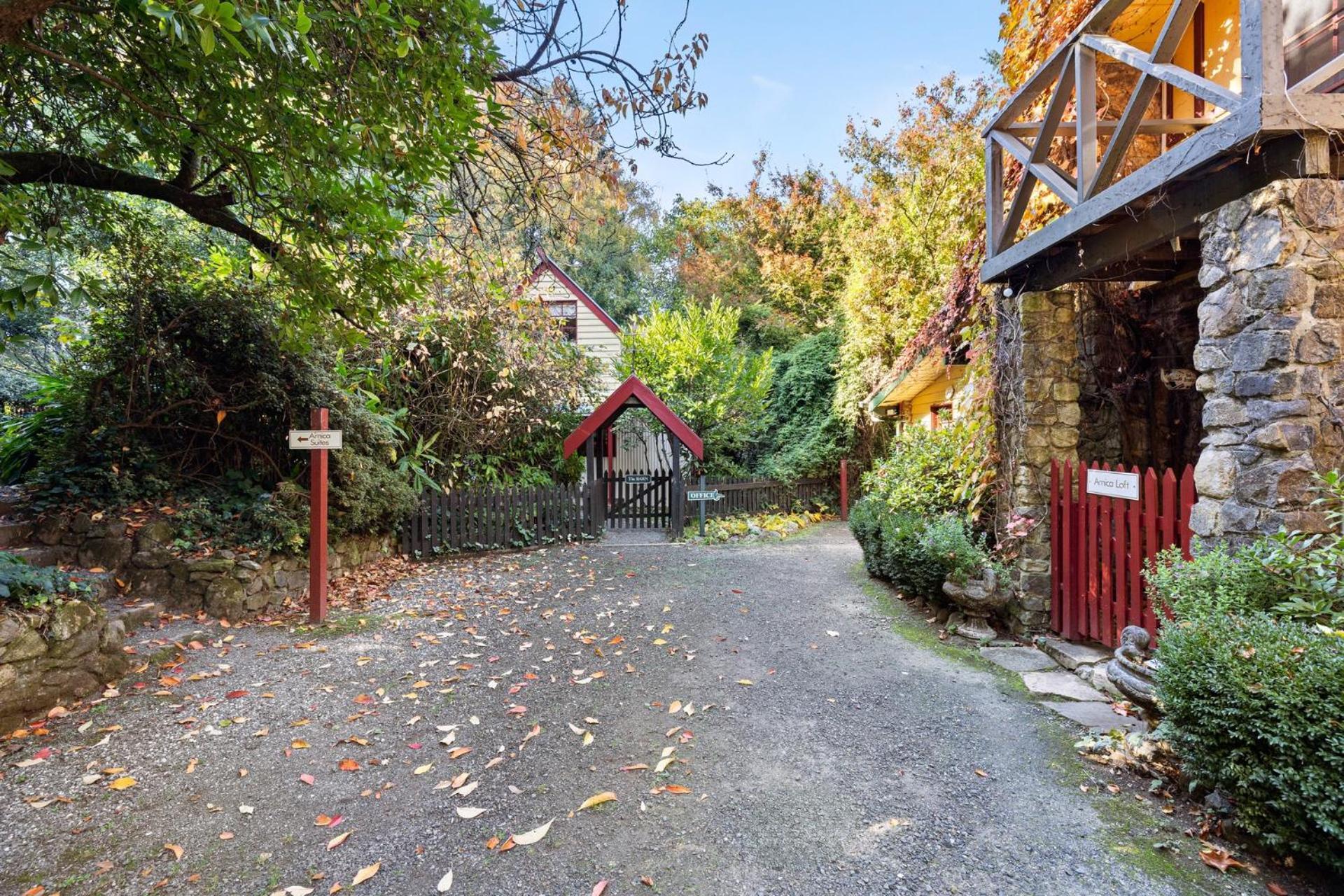 Arnica Views Summit Retreat Bed & Breakfast Mount Dandenong Exterior photo