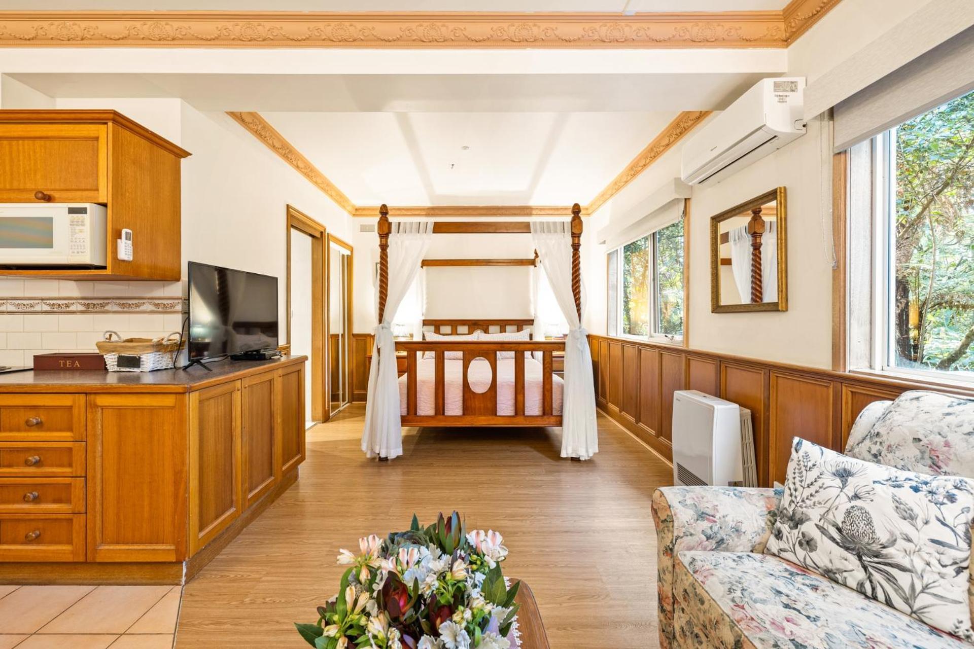 Arnica Views Summit Retreat Bed & Breakfast Mount Dandenong Exterior photo