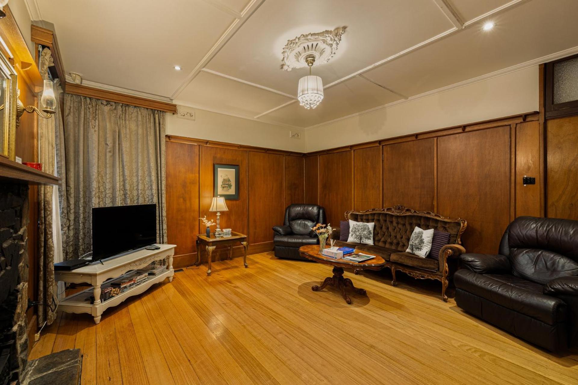 Arnica Views Summit Retreat Bed & Breakfast Mount Dandenong Exterior photo