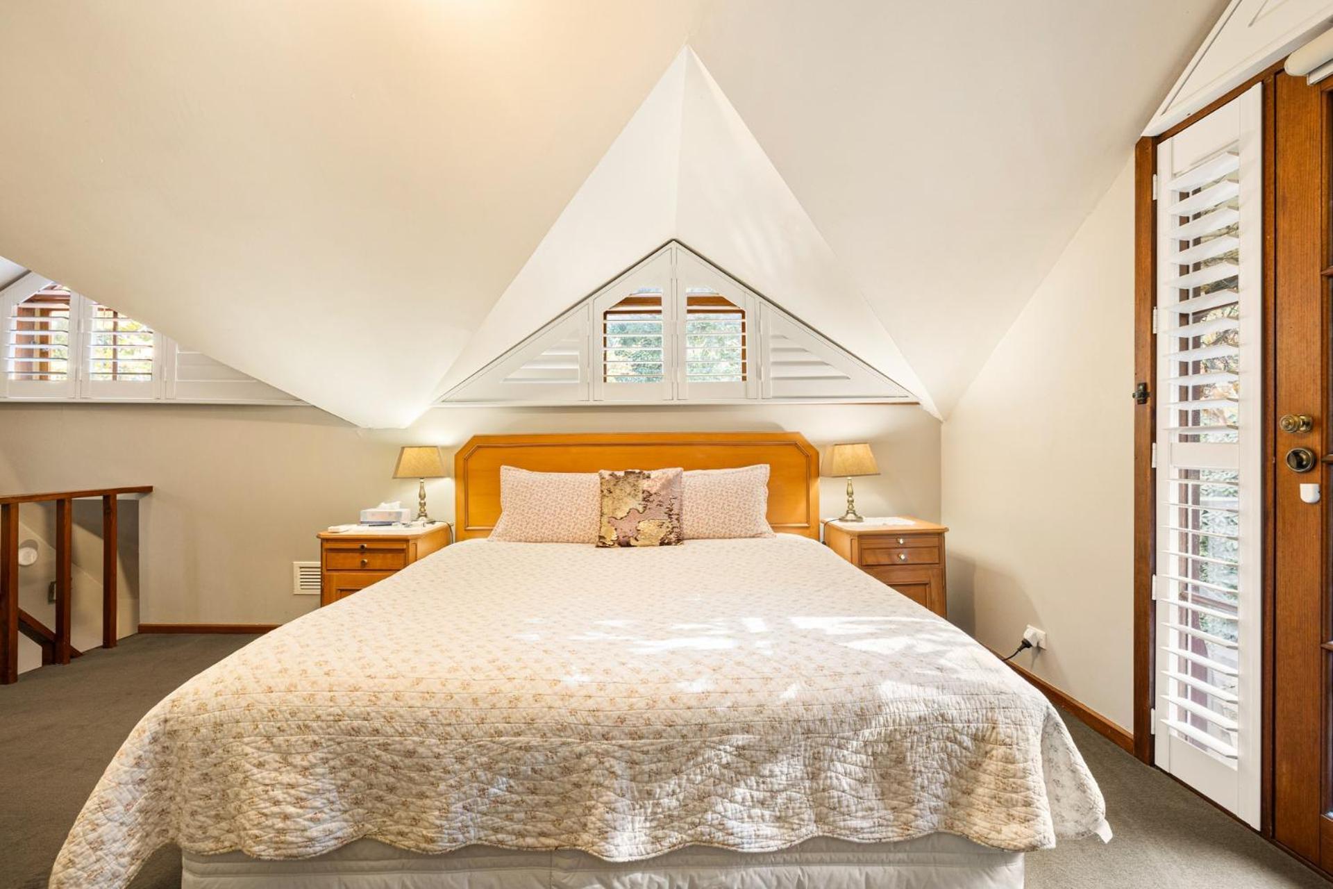 Arnica Views Summit Retreat Bed & Breakfast Mount Dandenong Exterior photo