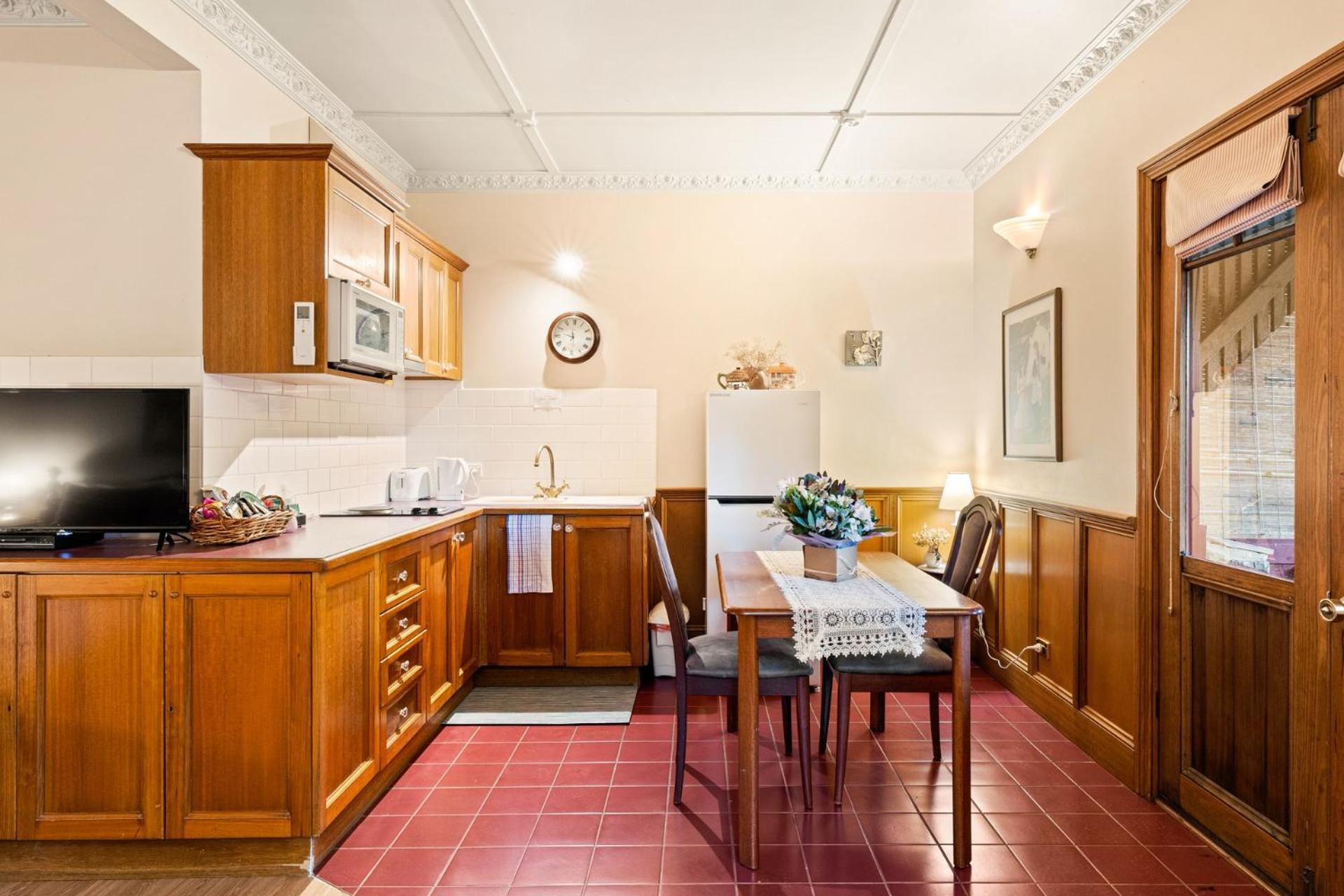 Arnica Views Summit Retreat Bed & Breakfast Mount Dandenong Exterior photo