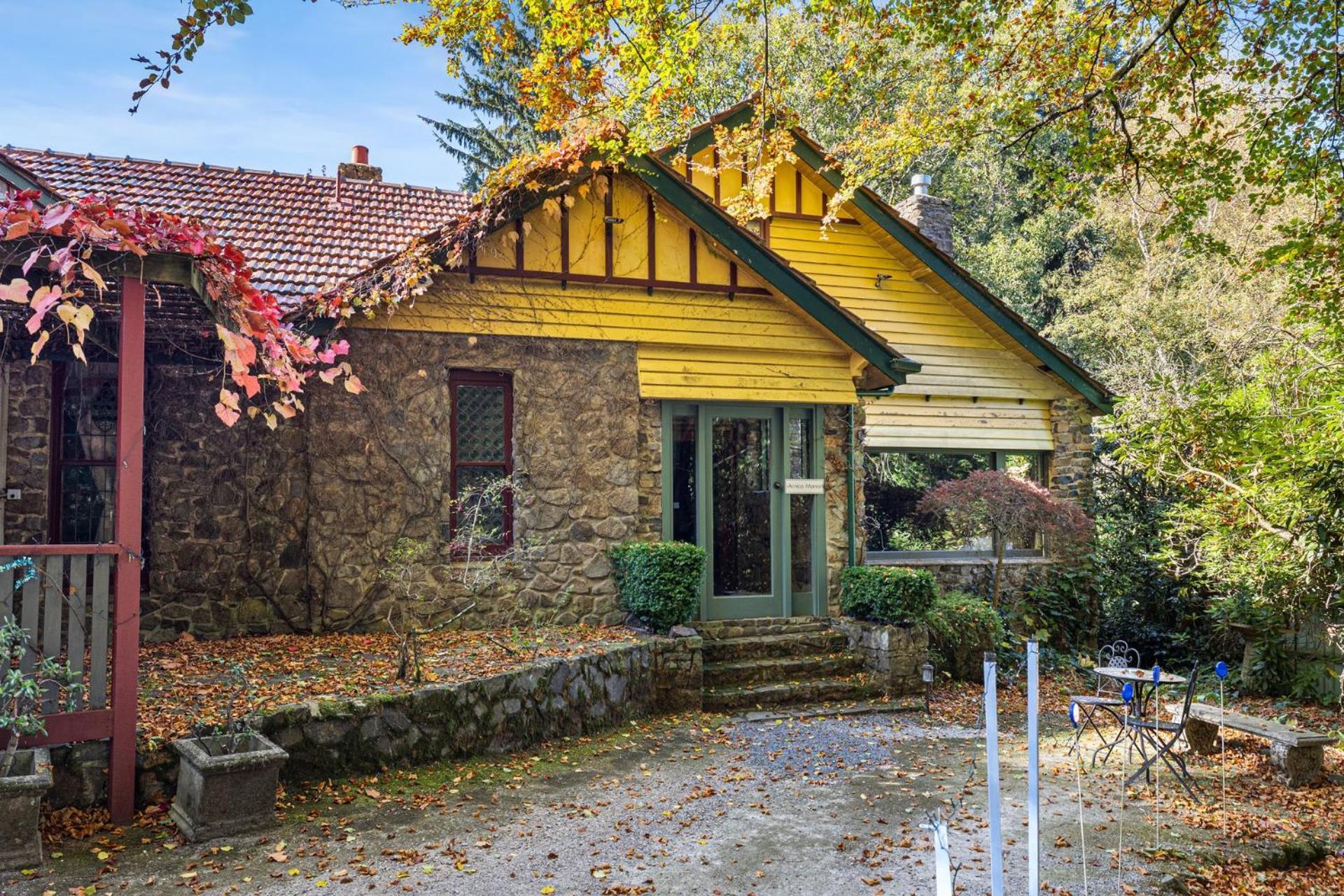 Arnica Views Summit Retreat Bed & Breakfast Mount Dandenong Exterior photo