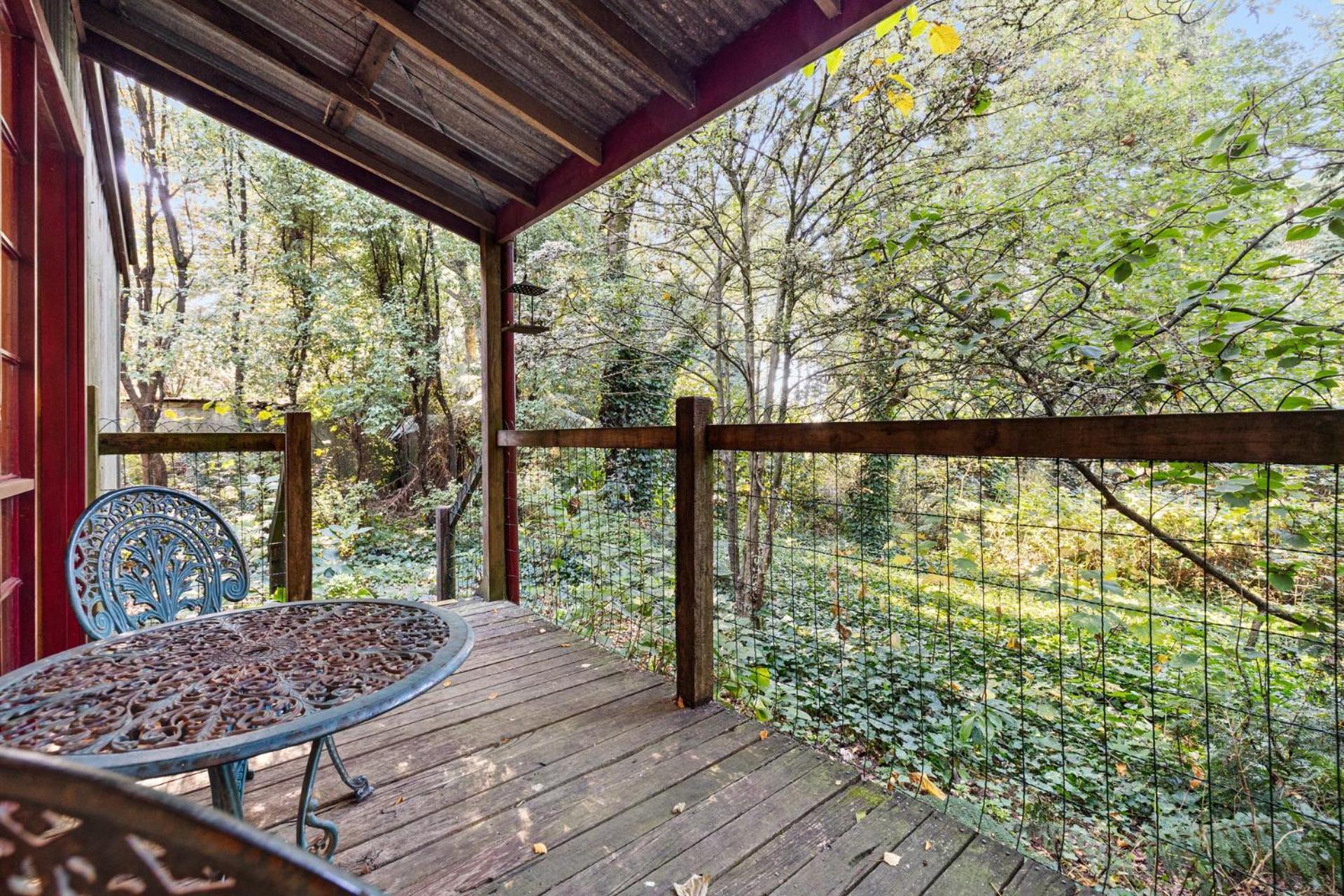 Arnica Views Summit Retreat Bed & Breakfast Mount Dandenong Exterior photo
